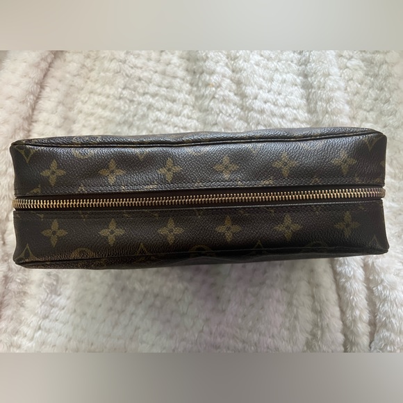 Pre-Loved Louis Vuitton Monogram Trousse Toilette 28 COSMETIC POUCH BAG - Picture 3 of 10